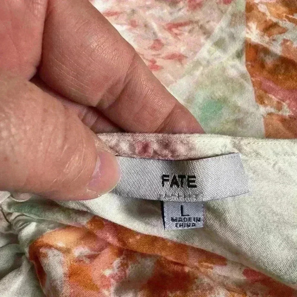 Fate Women’s Size L Romper. Lightweight. Coral Swirls. Tassels. 3” Inseam. Flowy - Picture 8 of 9